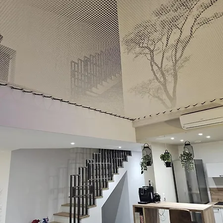 Elegante A Avec Piscine Et Sauna