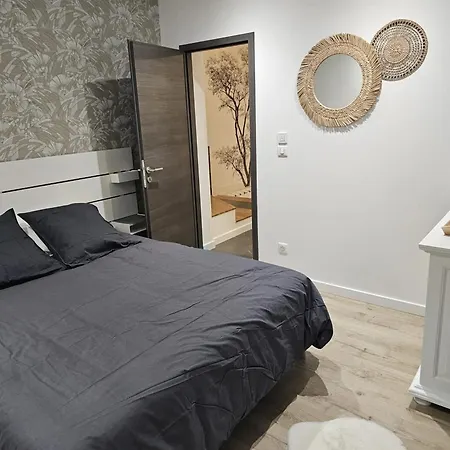 Elegante A Avec Piscine Et Sauna