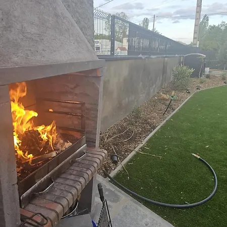 Elegante A Avec Piscine Et Sauna