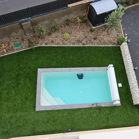 Elegante A Avec Piscine Et Sauna Riom