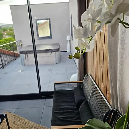 Hotel Elegante A Avec Piscine Et Sauna