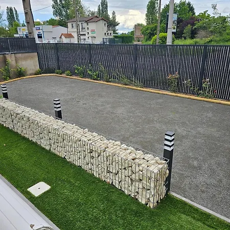 Elegante A Avec Piscine Et Sauna Riom