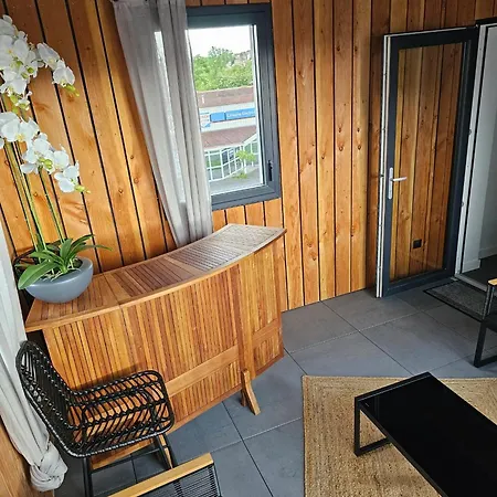 Elegante A Avec Piscine Et Sauna 4*